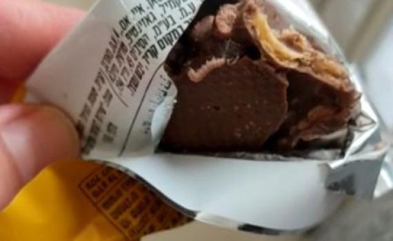 איכס: תולעת חיה בפסק זמן של שטראוס | צפו