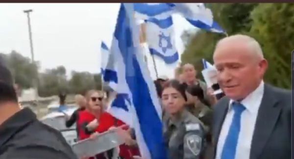 כתב אישום נגד המפגינים שתקפו את השר דיכטר