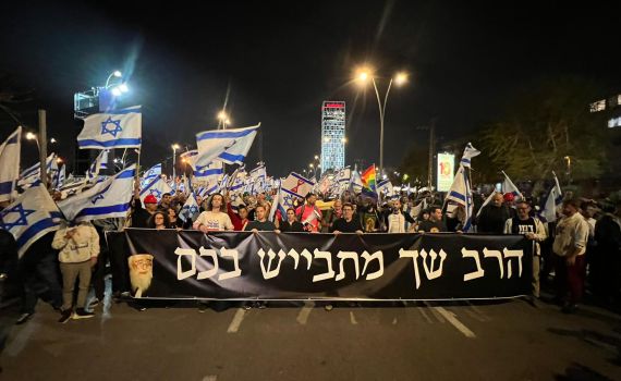אלפי מפגינים כבר בבני ברק | תיעוד הפרובוקציה