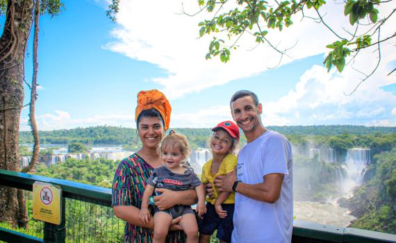 חולמים בספרדית: המשפחה שחזרה לשליחות באורוגוואי