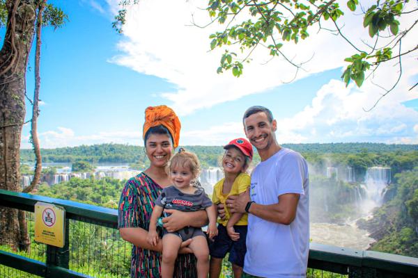 חולמים בספרדית: המשפחה שחזרה לשליחות באורוגוואי