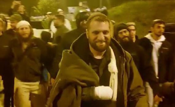 ניצול הפיגוע בחווארה הגיע להפגין. צפו: