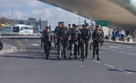 מפגינים חסמו את הכניסה לירושלים. עצורים במקום
