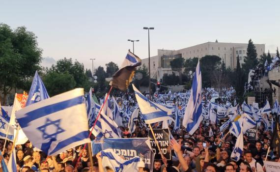 צייץ ומחק: ח"כ מ'יש עתיד' בעד הפגנת הימין