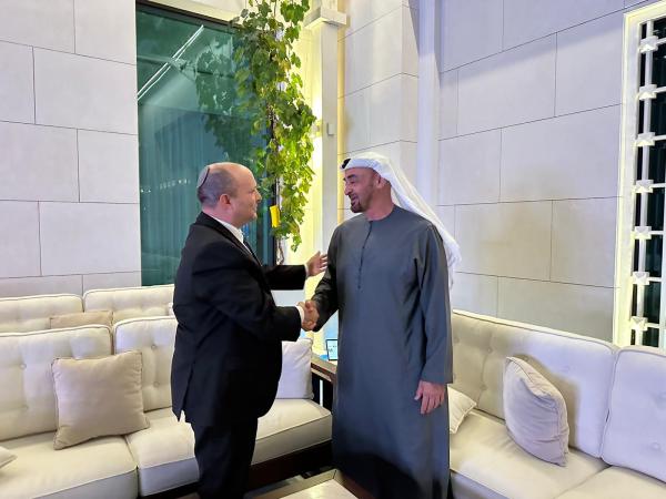 לפני נתניהו: בנט נפגש עם נשיא האמירויות באבו דאבי