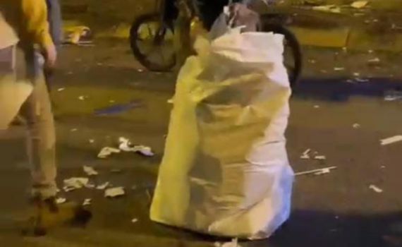 הצעיר שניקה בסוף ההפגנה: "בסוף כולנו אחים"