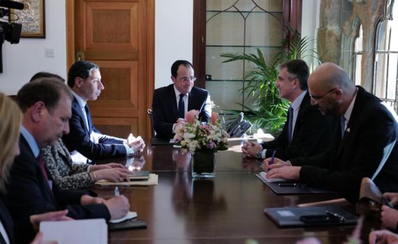 סיכול הפיגוע ביוון: השר כהן נפגש עם נשיא קפריסין