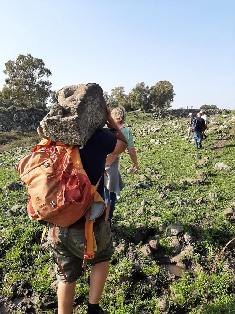 תבליט אריה התגלה בהריסות בית כנסת עתיק