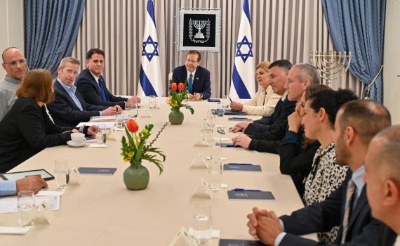 אחרי שעה וחצי: הסתיימה הפגישה בבית הנשיא