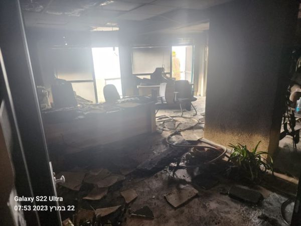 נזק כבד למקום: חשד להצתה בבניין עיריית צפת