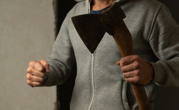 זעזוע בגרמניה: גבר רצח את סבתא שלו עם גרזן