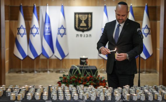 יו"ר הכנסת הדליק נר זיכרון: "להבין מה וכמה איבדנו"