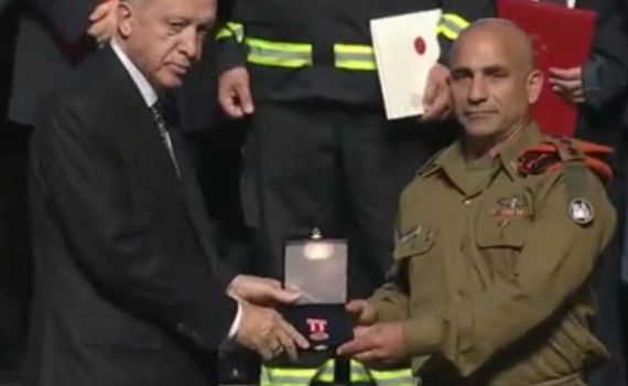 נשיא טורקיה העניק מדליית כבוד לאל"מ גולן ואך