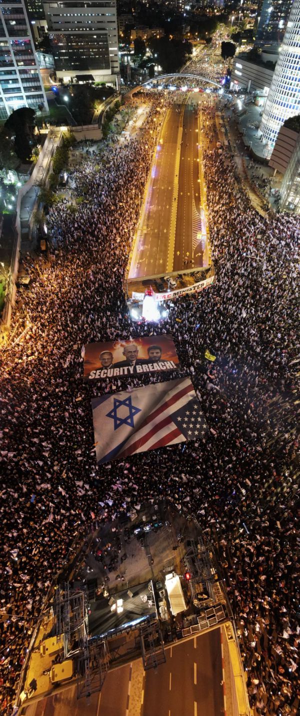 למרות ההידברות: עשרות אלפים מפגינים בקפלן