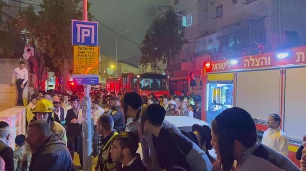 כבאים חילצו 3 בחורי ישיבה שנלכדו בישיבה שנשרפה