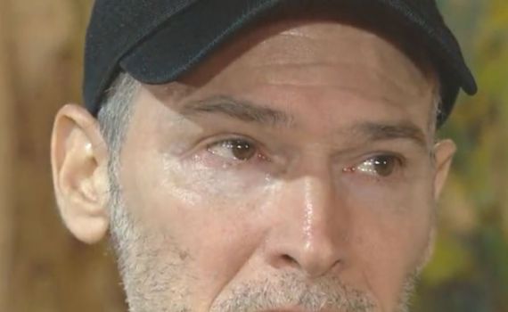 צפו: נמרוד לב בדמעות בשירת 'אני מאמין' בכנסת