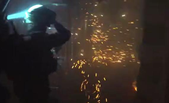 טירוף בהר הבית: זיקוקים, ירי ואבנים. צפו בתיעוד