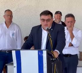 צפו: חבר הכנסת התייפח בבכי באמצע נאום