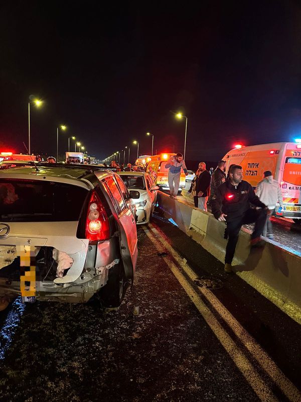 35 פצועים בתאונה בין 14 כלי רכב בכביש מספר 1