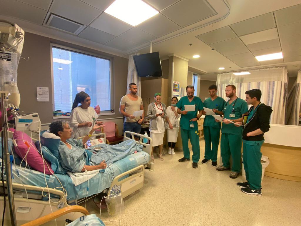 מרגש: הצוות ערך טקס זכרון לזכר בעלה של מטופלת