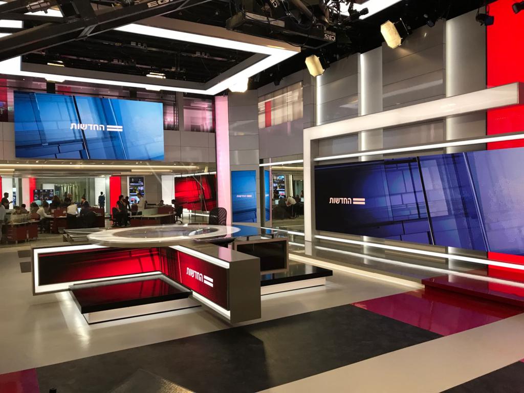 לראשונה: צוות חדשות 12 פונה מהאולפן בשידור חי