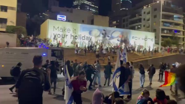 במכת"זית ופרשים: כך פונו המפגינים מאיילון. צפו