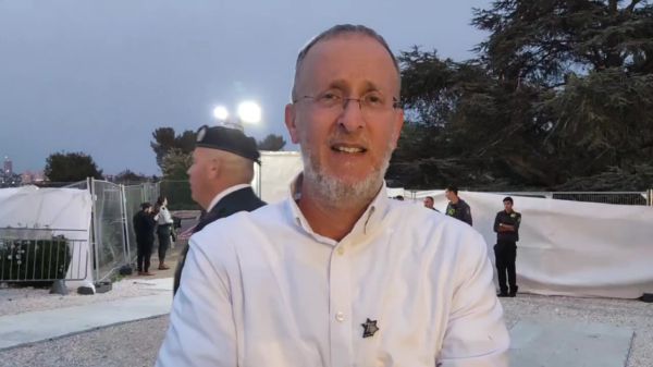 ליאו די: "ביקשתי לשוחח עם משפחות המחבלים"