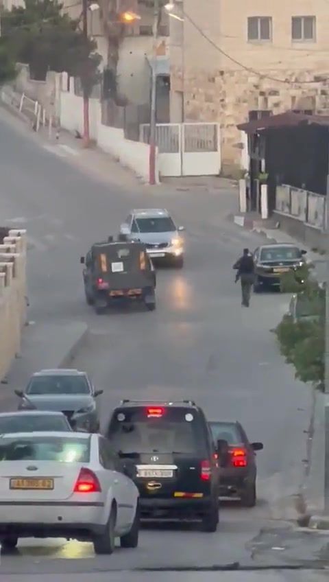 צפו: רכב פלסטיני האיץ לעבר שוטר ונעצר אחרי ירי