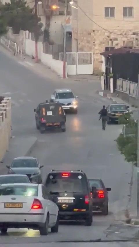 צפו: רכב פלסטיני האיץ לעבר שוטר ונעצר אחרי ירי