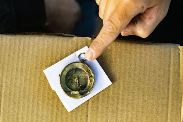 מצפן של אחד מלוחמי הל"ה התגלה בראש גבעת הקרב