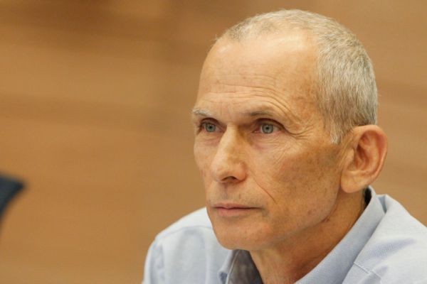 הג'וב החדש של עמר בר לב