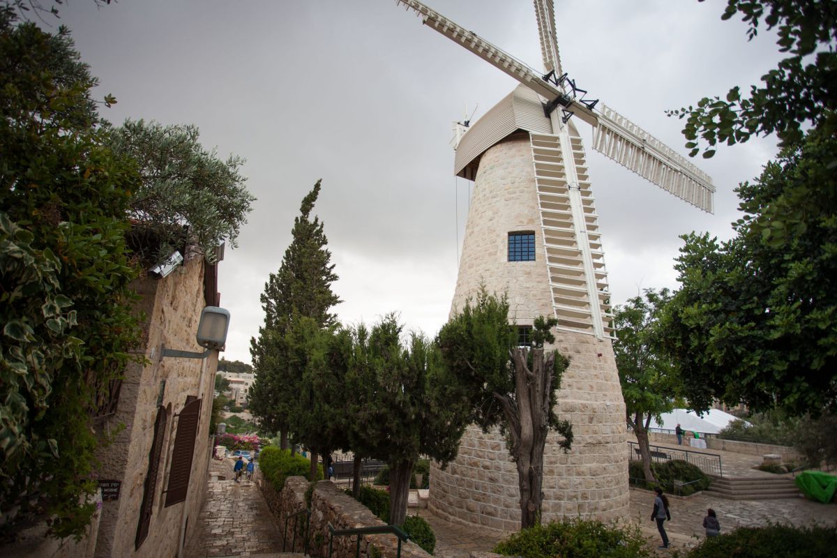 טחנת הרוח במחווה לנפילת החלל הראשון של ישראל