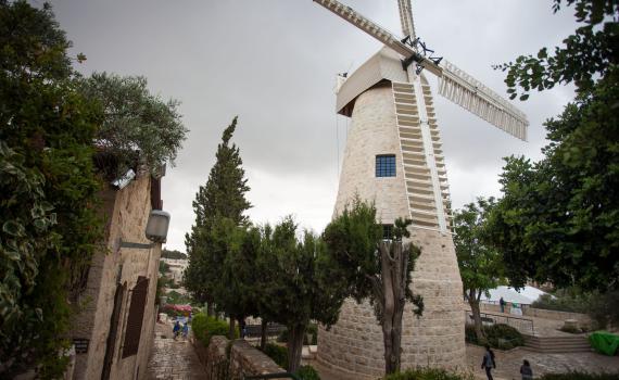 טחנת הרוח במחווה לנפילת החלל הראשון של ישראל