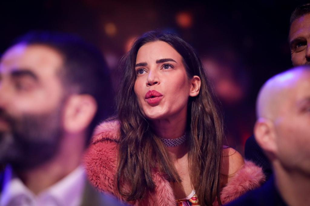 "פרחה" נטלי דדון סולקה מבית קפה בתל אביב