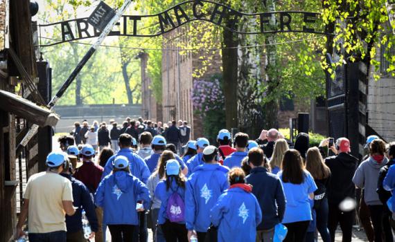 ששת מדליקי המשואות: טקס הנעילה של יום השואה
