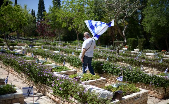 כך הפכתם את יום הזיכרון ליום הכי פוליטי בשנה | דעה