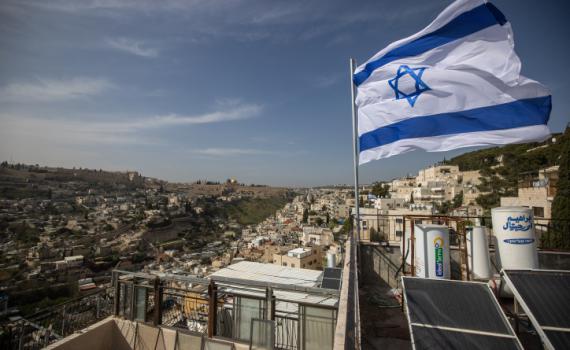 העיתונאי החרדי הניף דגל: "לא חלמתי שאעשה זאת"