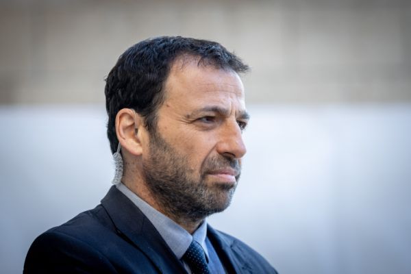 רביב דרוקר: זה קטן על מישהו כמו בנימין נתניהו