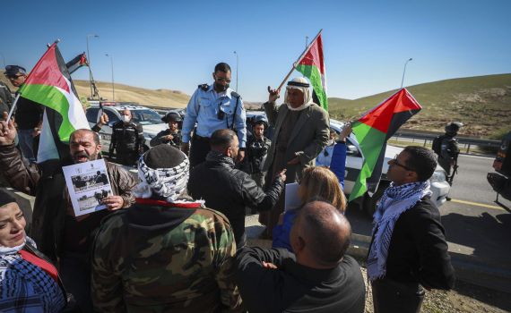 רגבים: "ממשלת הימין מקדמת מדיניות שמאל"