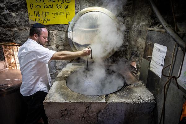 הלכות ניקיון הבית מחמץ והלכות הגעלת כלים