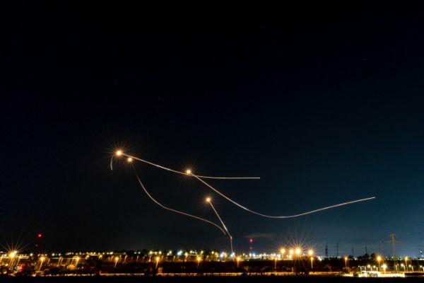 הסלמה בערב החג: מטח רקטות לעוטף; צה"ל תוקף