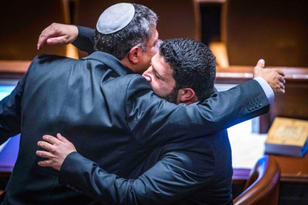 מה עומד מאחורי הסכסוך בין אלמוג כהן ואיתמר בן גביר?