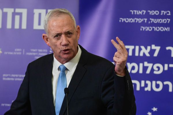 המפה הפוליטית משתגעת: לפיד מתפרק; גנץ לא עוצר