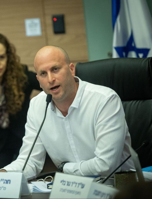 חה"כ קרויזר בהפגנת הימין: "נעביר את הרפורמה"