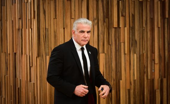 "עוד לא מאוחר": ברק ולפיד איחלו בריאות לנתניהו