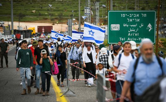 לקראת ההחלטה הצפויה: הצעדה לאביתר החלה