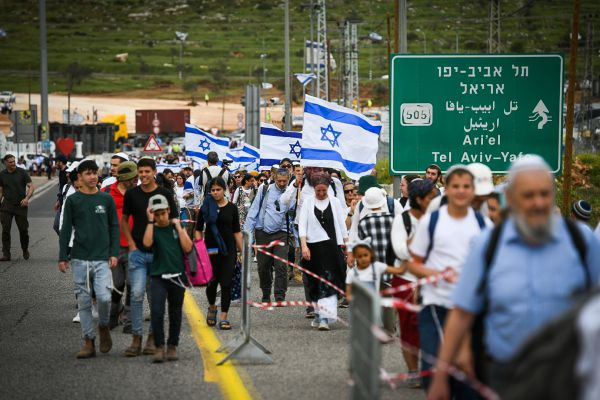 לקראת ההחלטה הצפויה: הצעדה לאביתר החלה