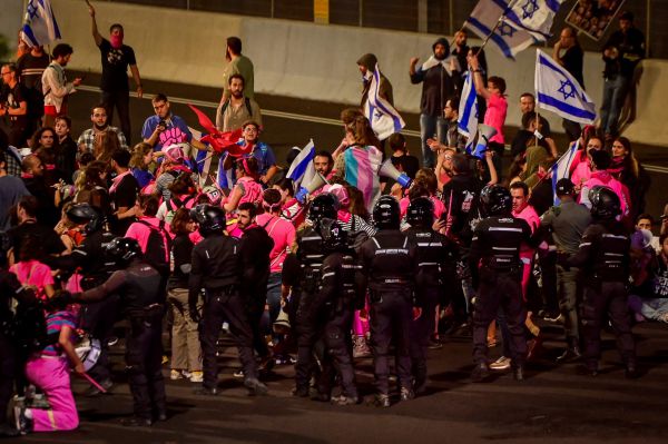 משהו נשבר פה