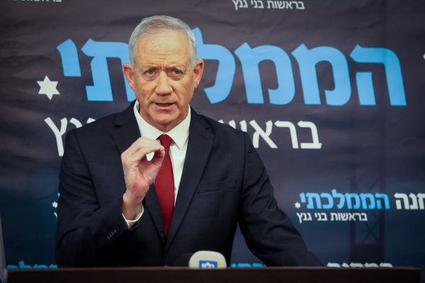 שאלנו את גנץ: תסכים להרחבת סמכויות בתי הדין?