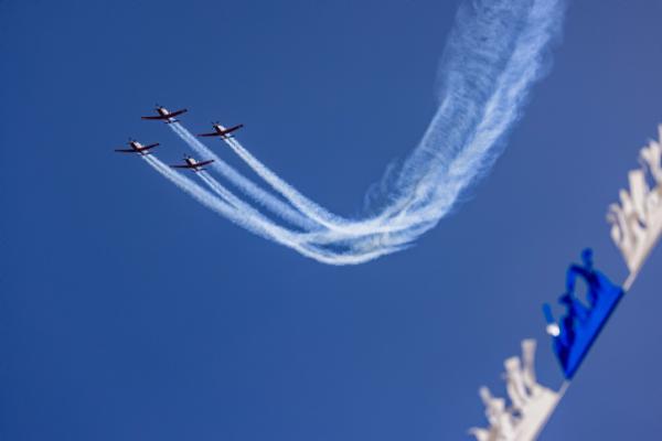 צאו לראות ראשונים: שעות החזרות למטס חיל האוויר